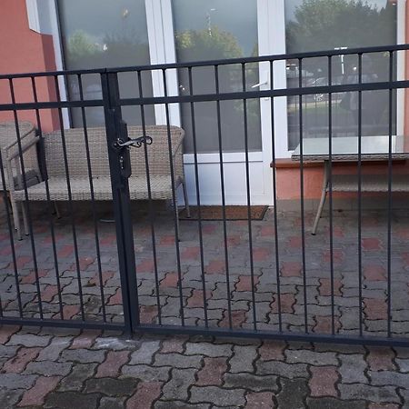 Kertvárosi Apartman II Tiszaújváros Exterior foto
