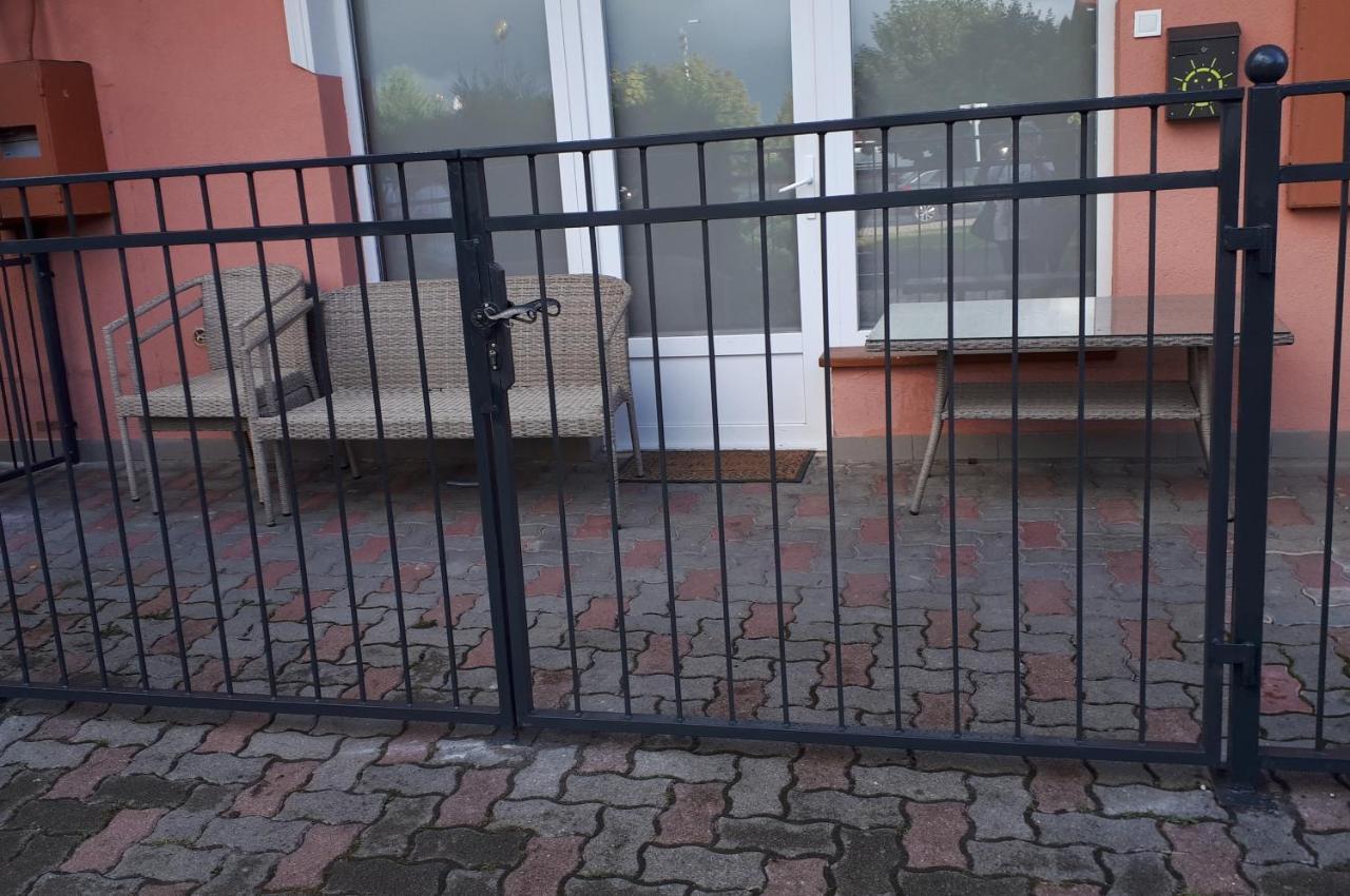 Kertvárosi Apartman II Tiszaújváros Exterior foto