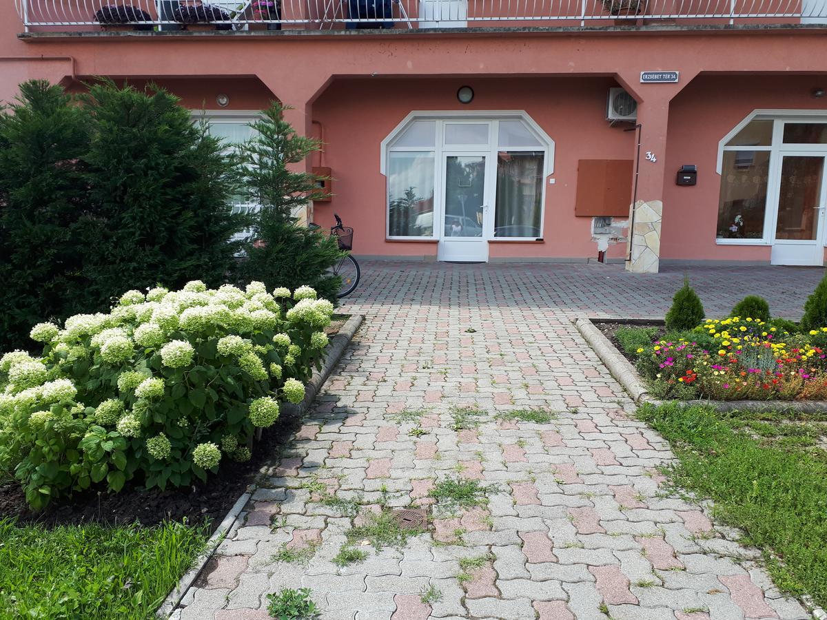 Kertvárosi Apartman II Tiszaújváros Exterior foto
