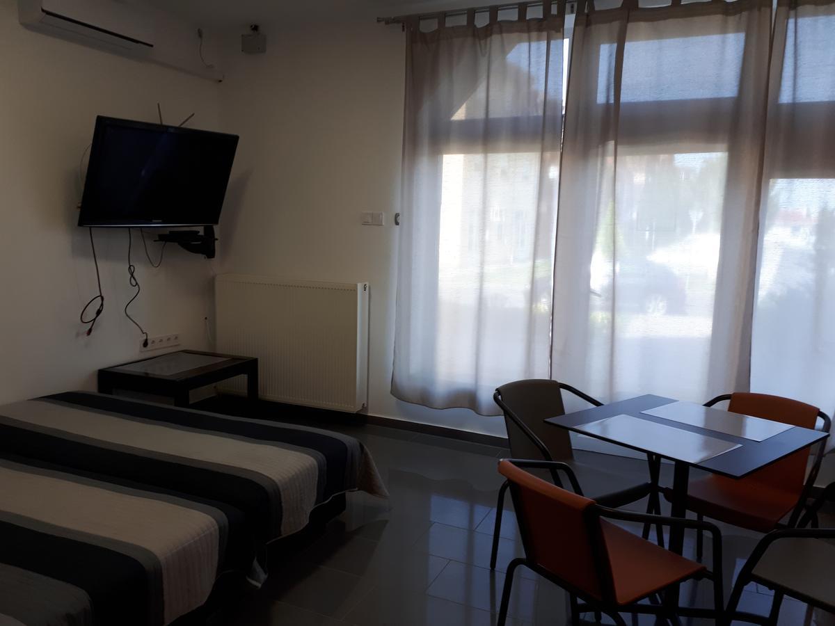 Kertvárosi Apartman II Tiszaújváros Exterior foto