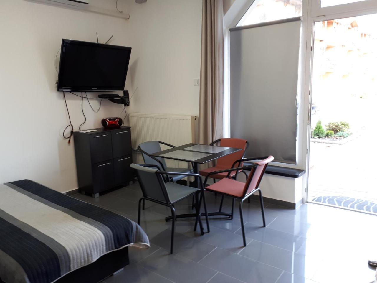 Kertvárosi Apartman II Tiszaújváros Exterior foto