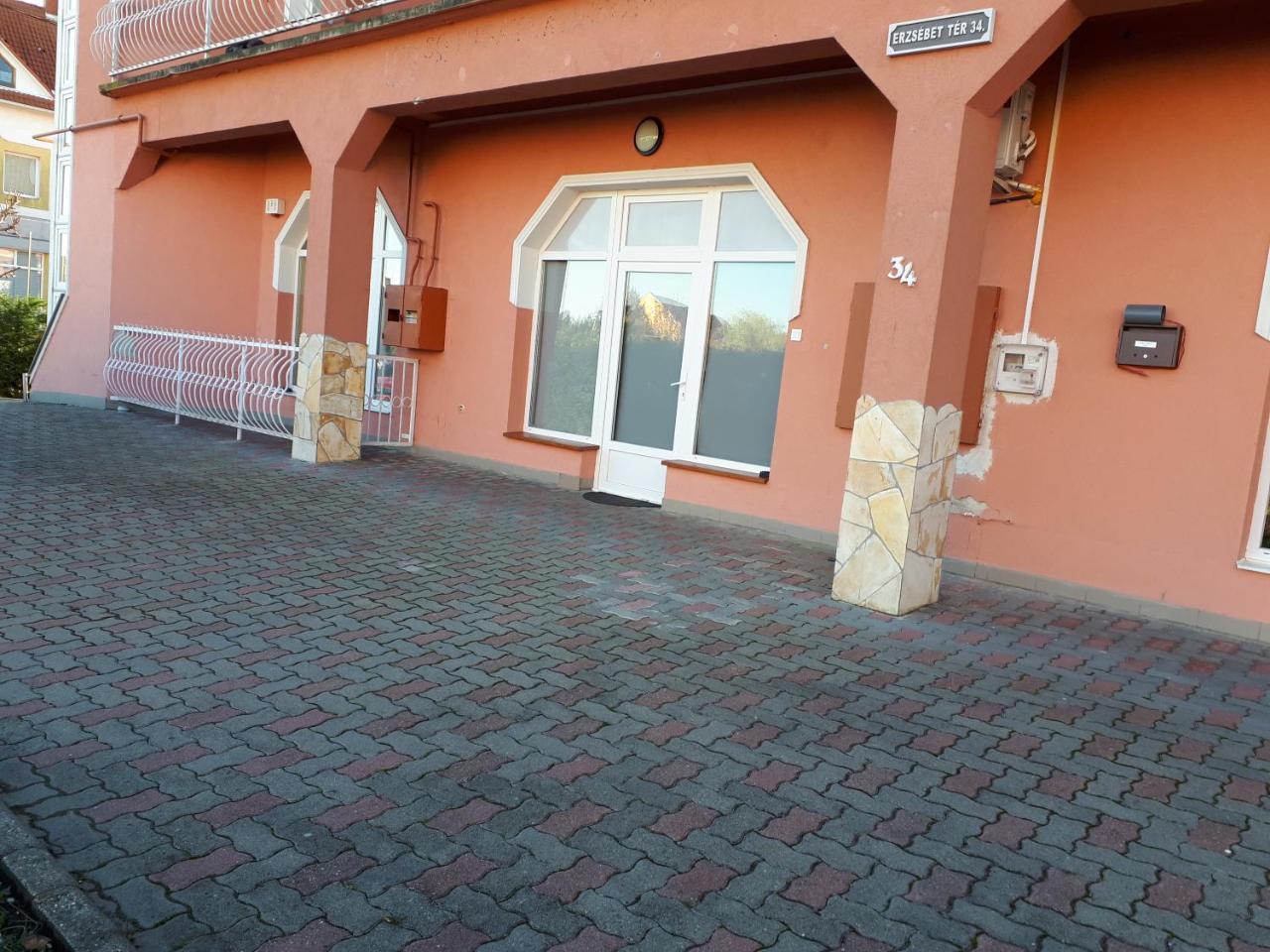 Kertvárosi Apartman II Tiszaújváros Exterior foto