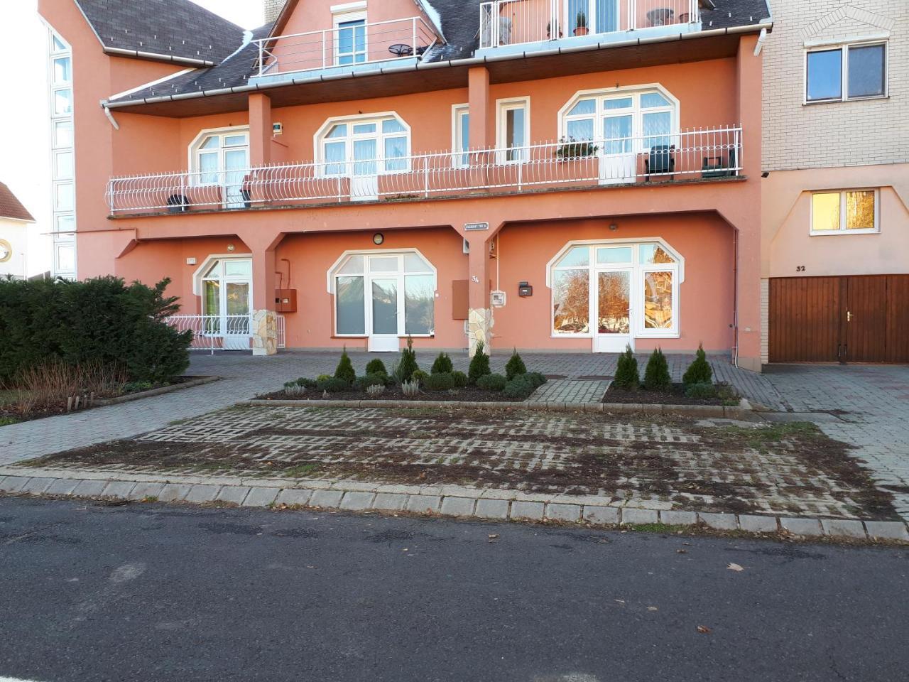 Kertvárosi Apartman II Tiszaújváros Exterior foto